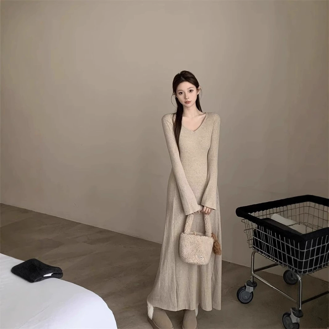 Французская черная трикотажная юбка женская горячая девушка осень зима новый v-образный воротник темперамент