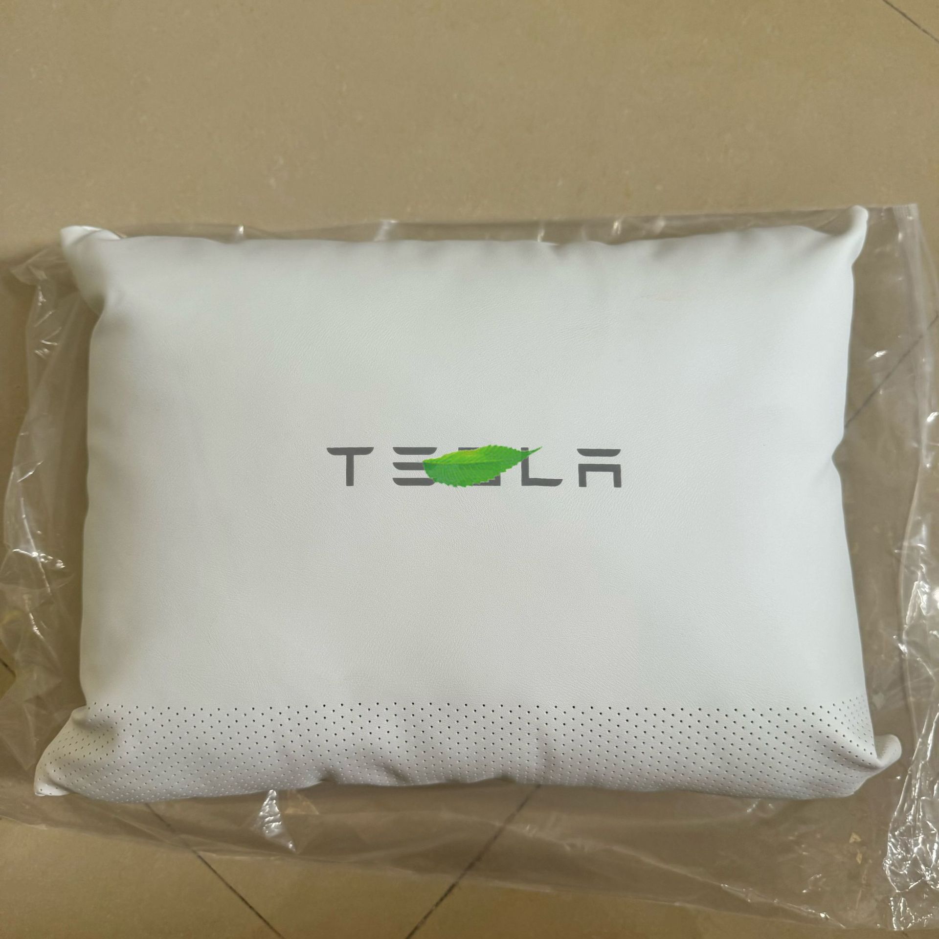 Headrest Lumbar Support Telsa: Tesla Headrest - white-heart-shaped-lumbar-support-perforated-breathable-logo-1-piece-tesla-modely3