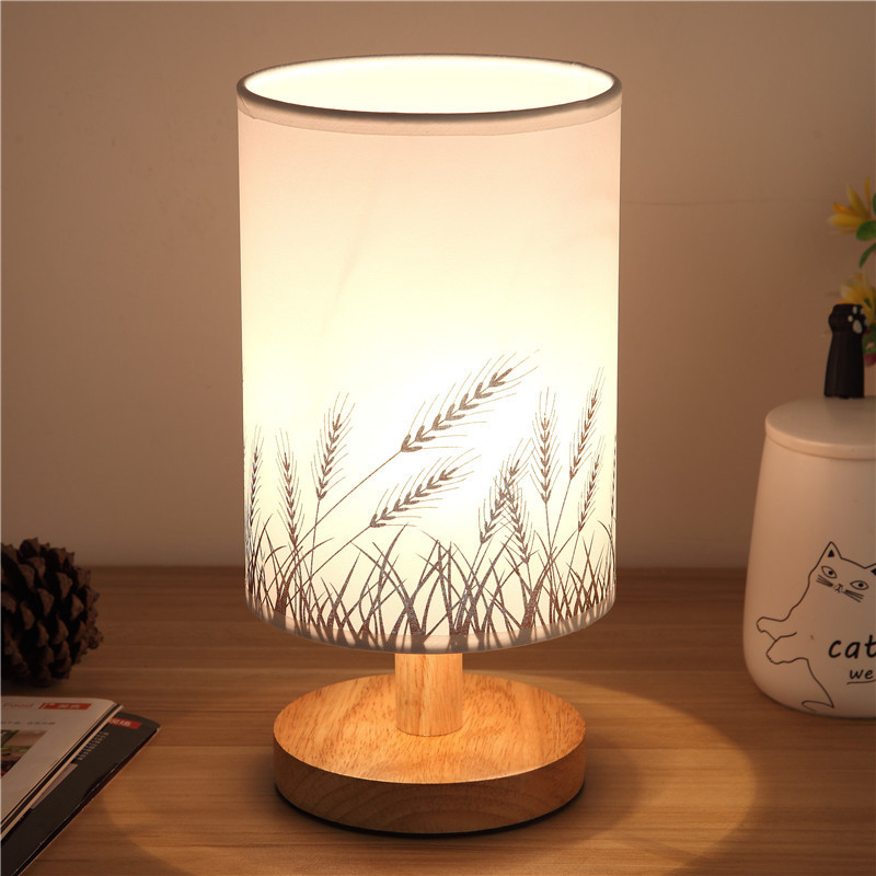 Suministro especial transfronterizo de tela, lámpara de mesita de noche para dormitorio de madera simple y moderna, fábrica de comercio exterior de exportación de madera maciza nórdica