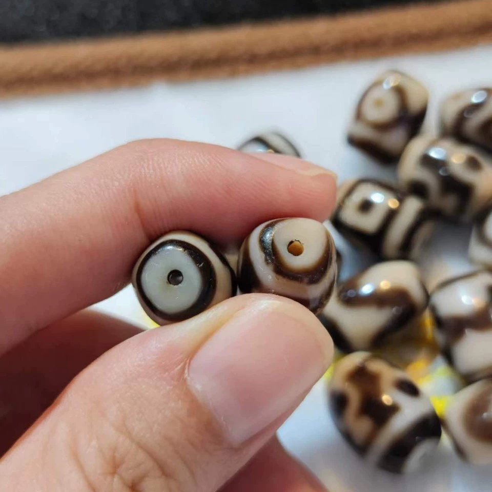 Mandala three-eyed tiger teeth pattern Tiandi tiger teeth pattern Treasure bottle agate dzi beads small size old Feng handmade beads