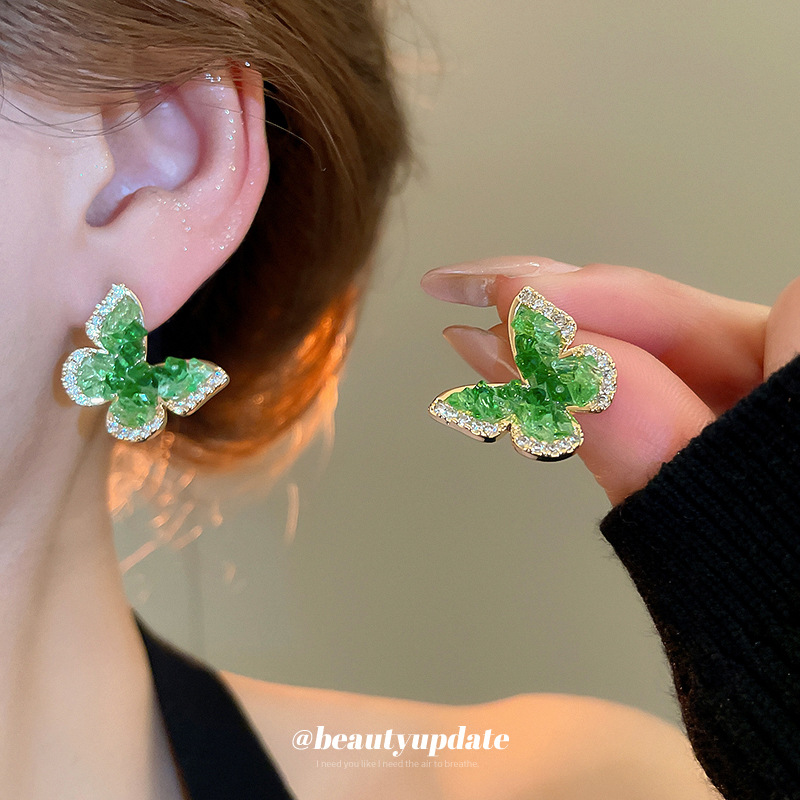 Pendientes de mariposa de cristal de aguja de plata galvanoplastia de oro real de 18k Pendientes frescos pequeños Pendientes exquisitos personalizados Sensación avanzada de nicho