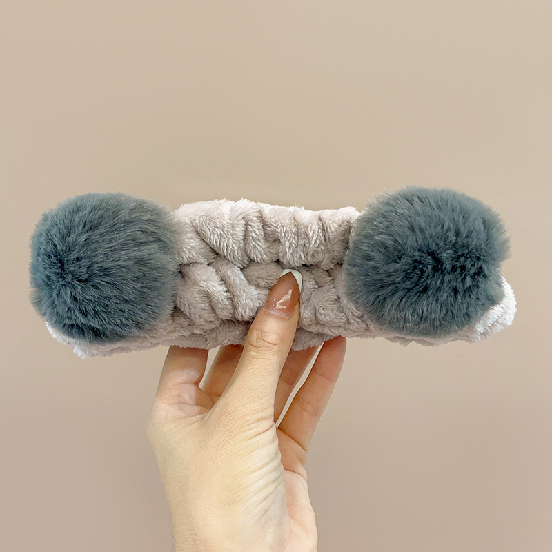 Hermosas bandas de pelo de peluche de dibujos animados otoño y invierno para mujeres lava la cara impermeable antideslizante pañuelo red 2025 nuevo paquete de cabello joyas de cabeza