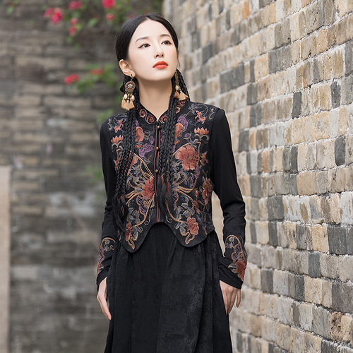 Autumn and winter new style retro national style embroidered shirt, long-sleeved T-shirt, women's unique western-style, slimming embroidered cotton base shirt