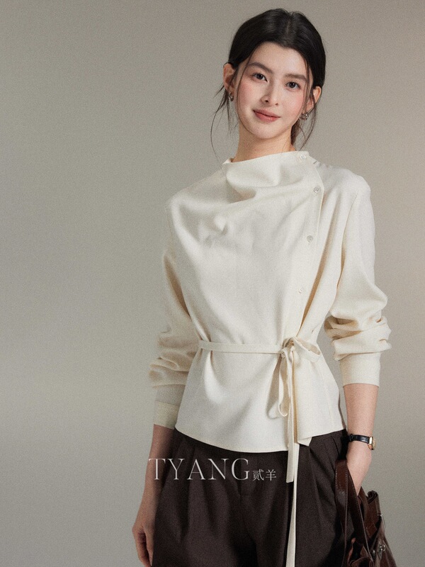 Er Yang Design [Shi Yi] minimalist asymmetrical swing-neck, diagonal placket, and tie-waist top, a sophisticated women's shirt