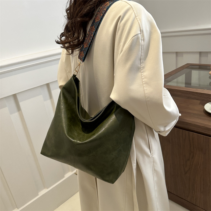 Bolso de mujer de moda bolso de cercanías 2024 nuevo bolso de hombro simple de gran capacidad retro versátil popular bolsa de mensajero