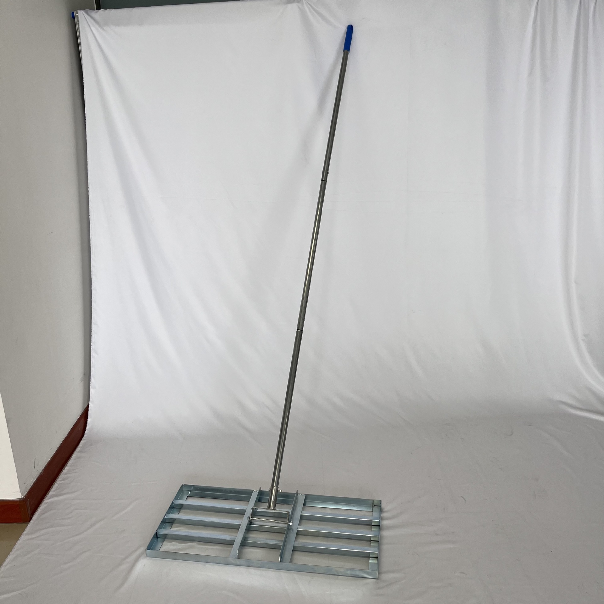 zink leveling rake (1)