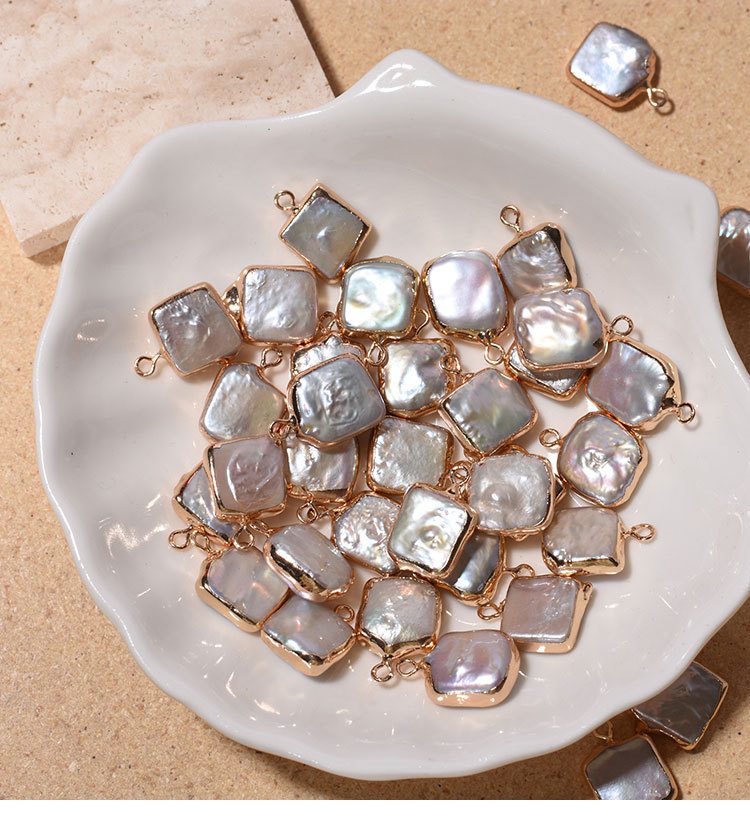 Solid Color Pattern Freshwater Pearl Solid Color Pendant