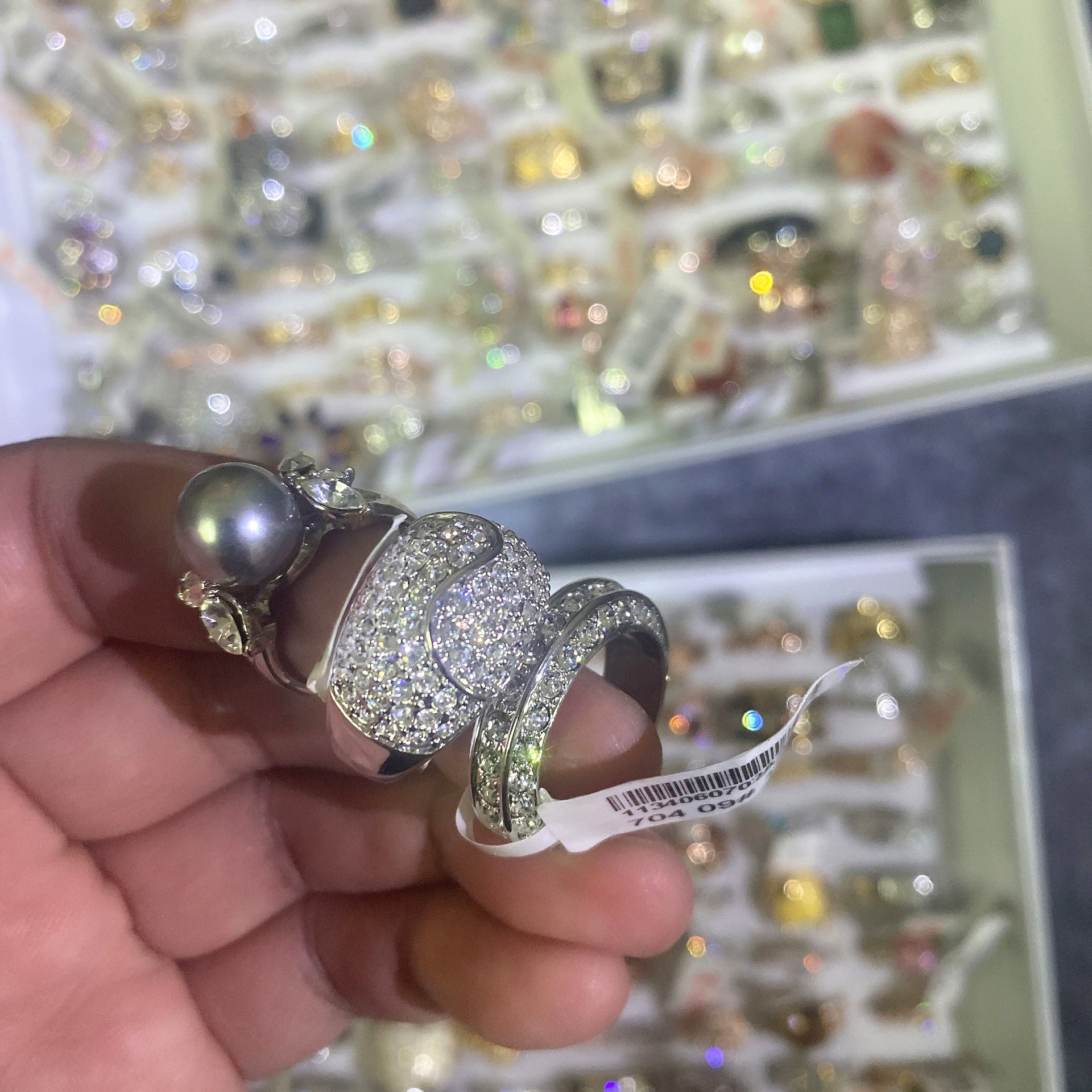 Luxurious Full Diamond Electroplated Gold Ring For Women Flower_voghion.com