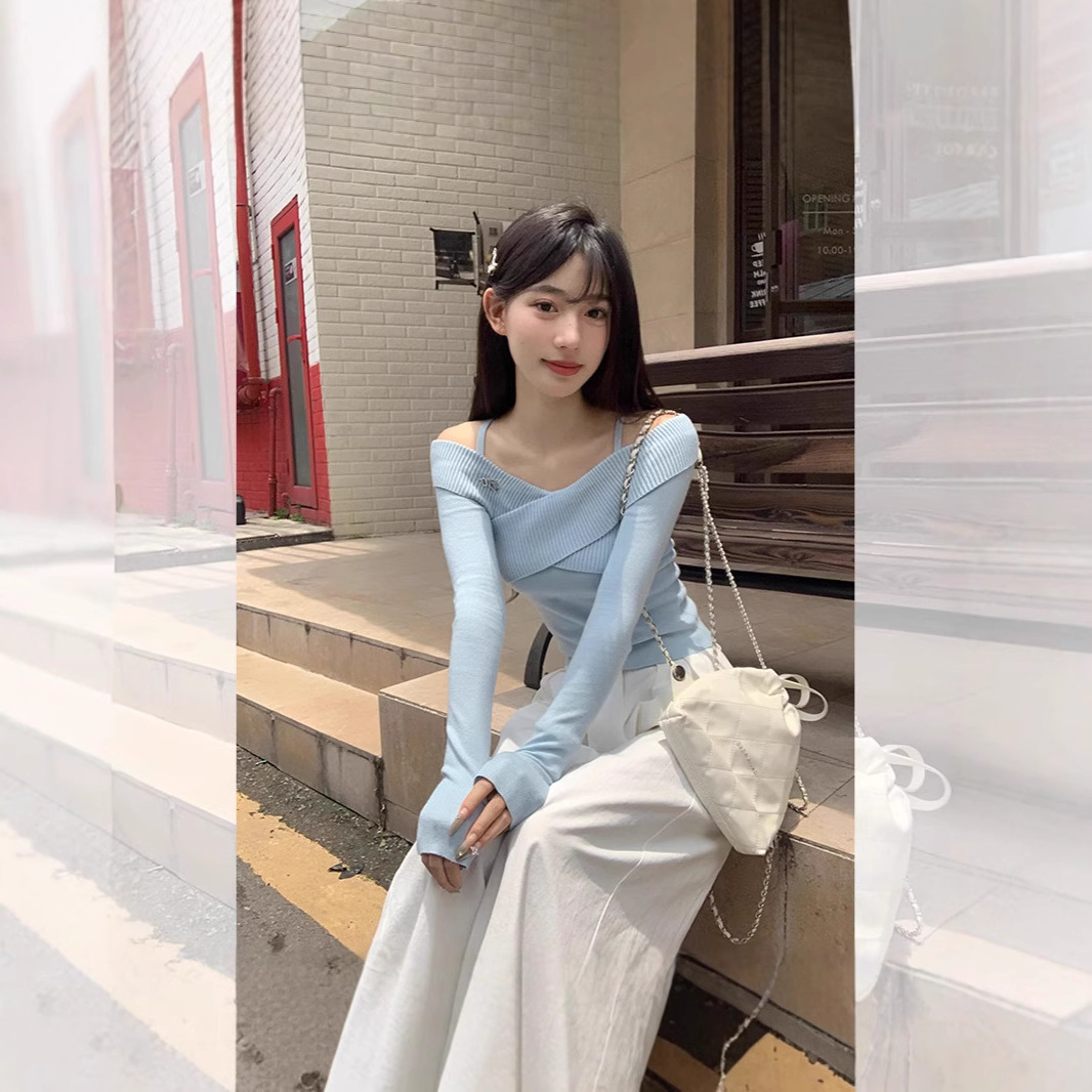 Blue off-shoulder halter neck sweater for women in autumn and winter slim pure style design sweater base shirt top design sense
