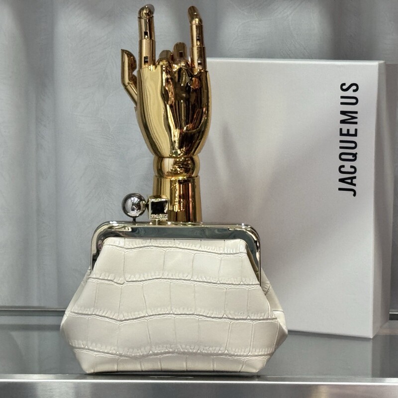 Niche Jacquemus 2026 New Fashion Metal Square Gold Ball Buckle Calfskin Quilted Shoulder Bag for Women