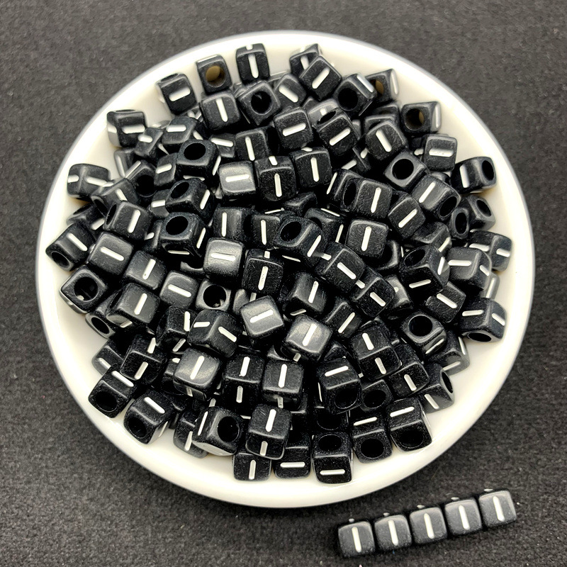 26 letras cuadradas blancas acrílicas de fondo negro inglés de una sola letra diy accesorios de beads material de beads sueltos image 15