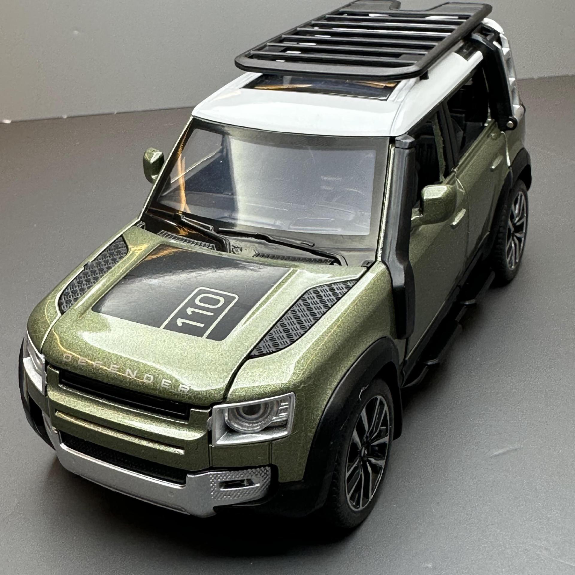 Qiyi aleación modelo de coche 1:32 genuino Land Rover guardia vehículo todoterreno Tire hacia atrás el sonido y la luz del coche de juguete modelo de música Decoración