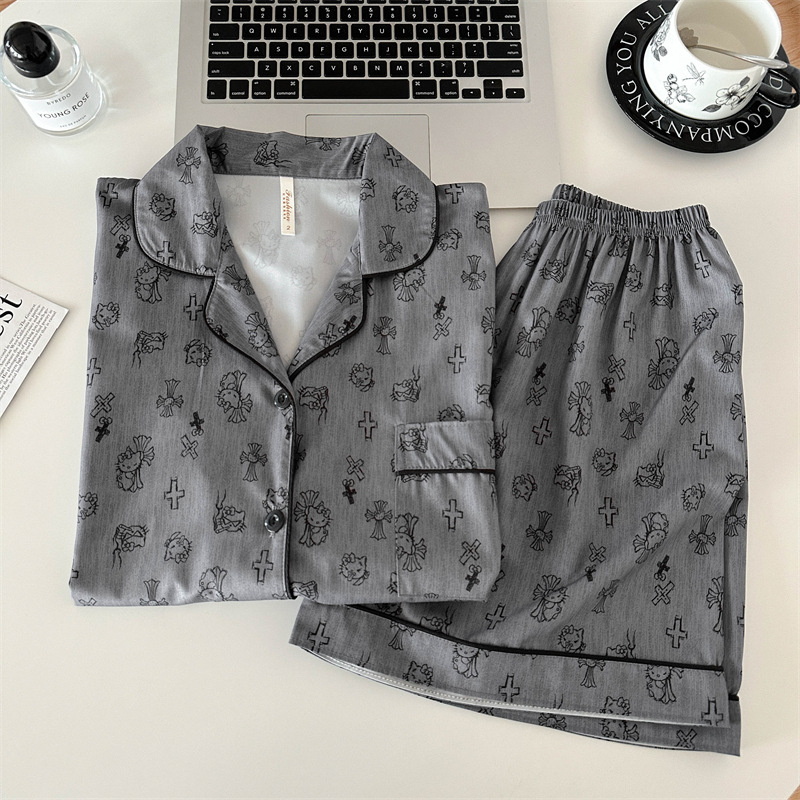 Venta al por mayor transfronteriza lindo hellokitty pijamas de satén elástico de cuatro lados pantalones cortos de manga corta de verano para mujer ropa fina para el hogar de dibujos animados