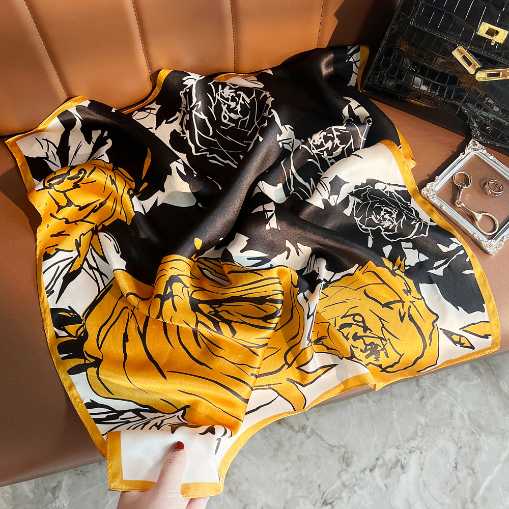 白黒の幾何学のストライプの韓国版の百合のシルクのスカーフの桑のシルクのスカーフの女性の春夏のファッションの薄いタイプのスカーフの贈り物