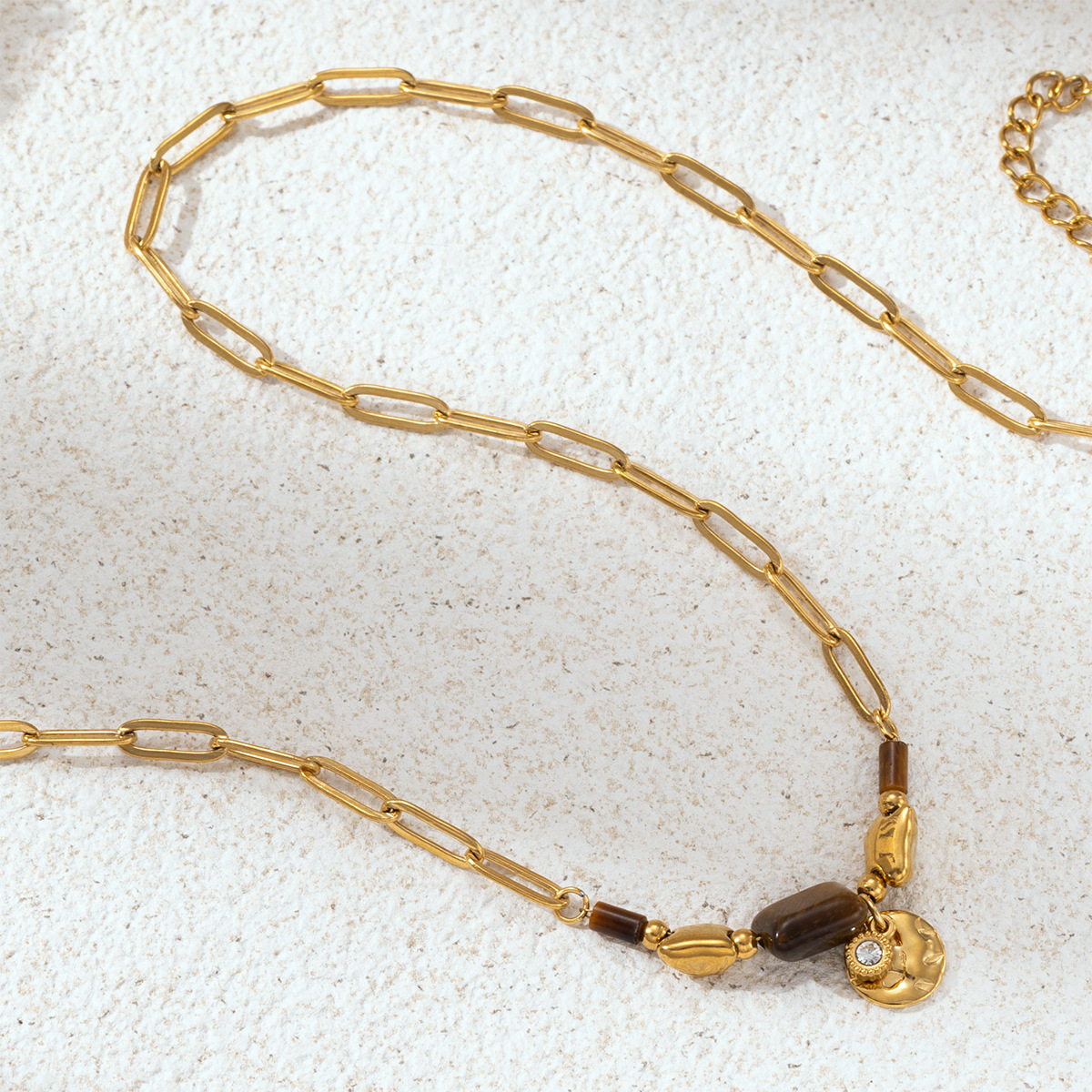 Collar de acero inoxidable TENA Europa y los Estados Unidos ligero nicho de lujo galvanizado 18k collar de oro titanio no desvanecerse venta caliente transfronteriza en
