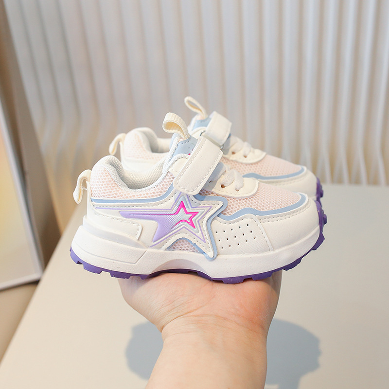 Zapatos de malla para niños, novedad primavera 2026, venta al por mayor, zapatos deportivos transpirables de suela blanda para bebés y niños pequeños, zapatos deportivos para niñas.