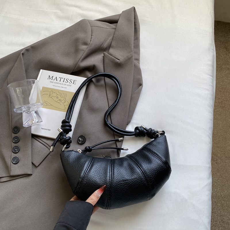 액세서리가 없는 블랙