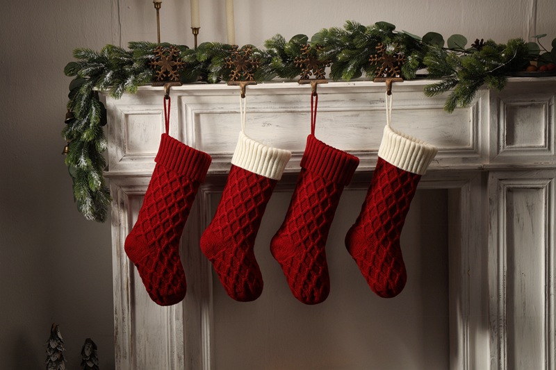 gift dcorativ itms, hom wall dcorations, candy bags, Christmas hanging socks, diamond shapd dottd lin, larg_voghion.com