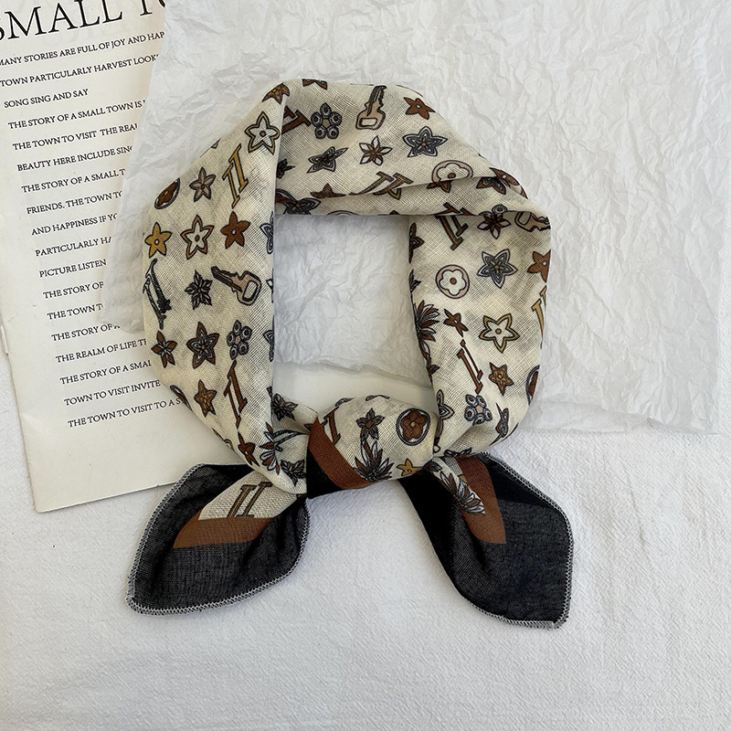 Pañuelo cuadrado P60-Black Edge Stars