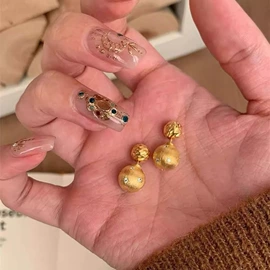 耳钉;项链;耳环