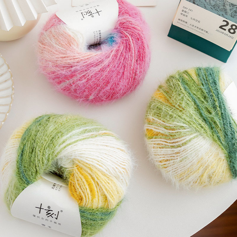 Gradient Blended Wool Long-Pile Yarn for Hats, Scarves, Clothing, and Hand-Knitting Material Packs Gradient Blended Wool Long-Pile Yarn for Hats, Scarves, Clothing, and Hand-Knitting Material Packs