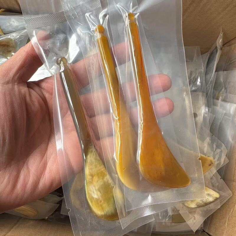 牛の角の筋をかき回す棒の女性の目の顔のスクレーパーは経絡板の顔の首の美容の全身の通用する筋をかき回してマッサージを引き出します。|undefined