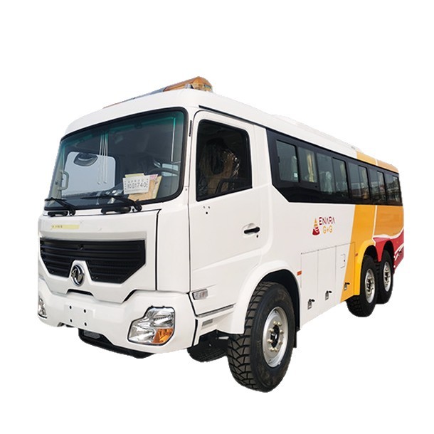 ���������������31��8.2��ԽҰ�ͳ��г���ҵͨ�ڹ�·����ԽҰ4X4