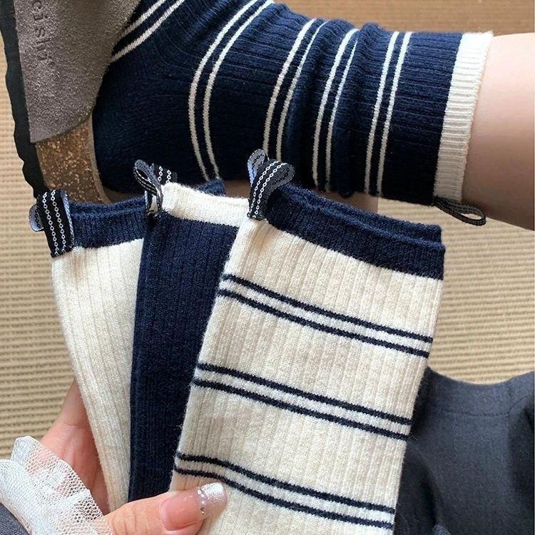 Autumn and Winter Striped Small Label! Really Retro Women's Socks! Fall in Love with Navy Blue and Milk White Contrasting Colors ~ Paired with High-Quality Products