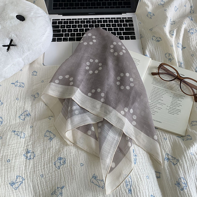 Bufanda de seda de lunares, bufanda cuadrada pequeña con cuello, sentido de alto nivel femenino, bufanda coreana de todo fósforo, diadema pastoral femenina de verano, bufanda pequeña decorativa