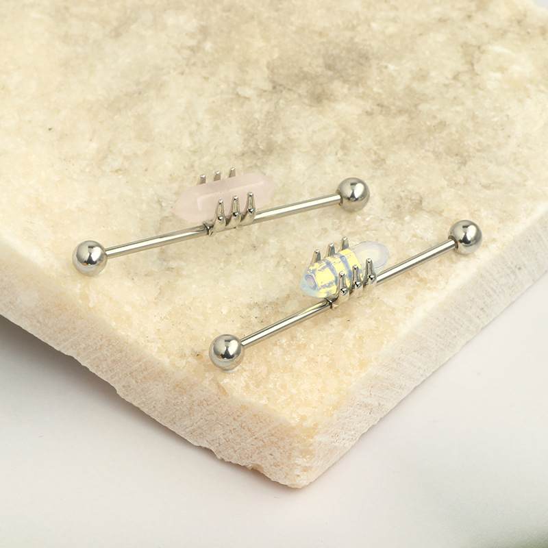 16G labret stud size and finish detail