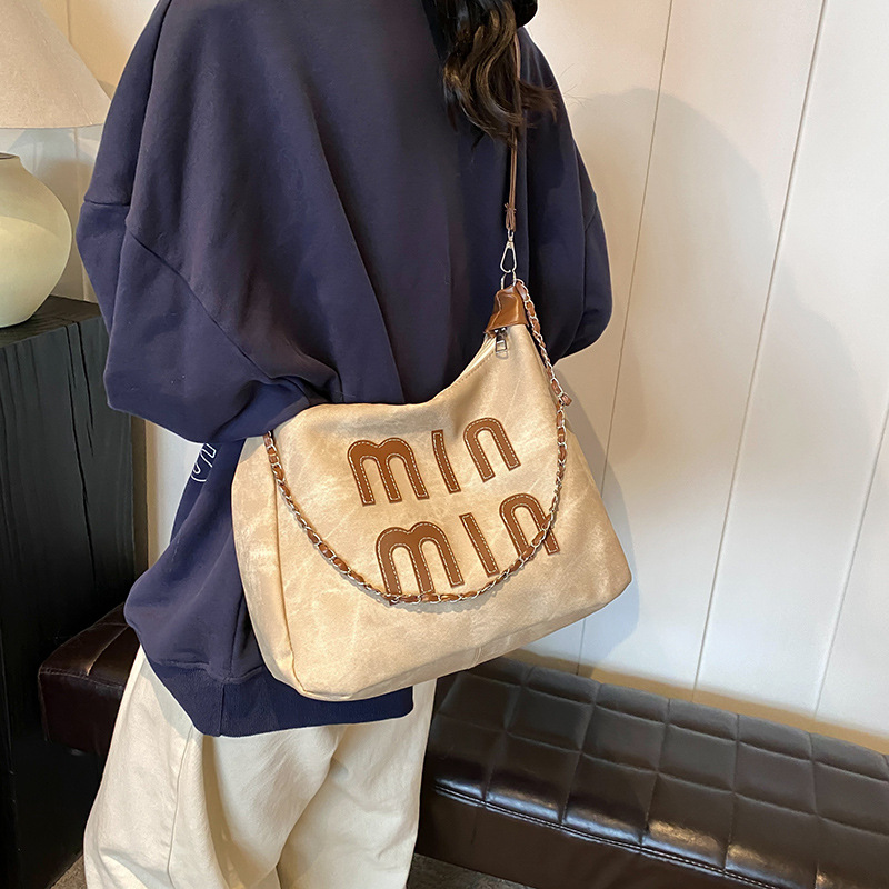 Bolsa de hombro coreana retro para mujeres otoño / invierno 2024 nuevo bolso de brazo de moda casual portátil personalidad textura mochila