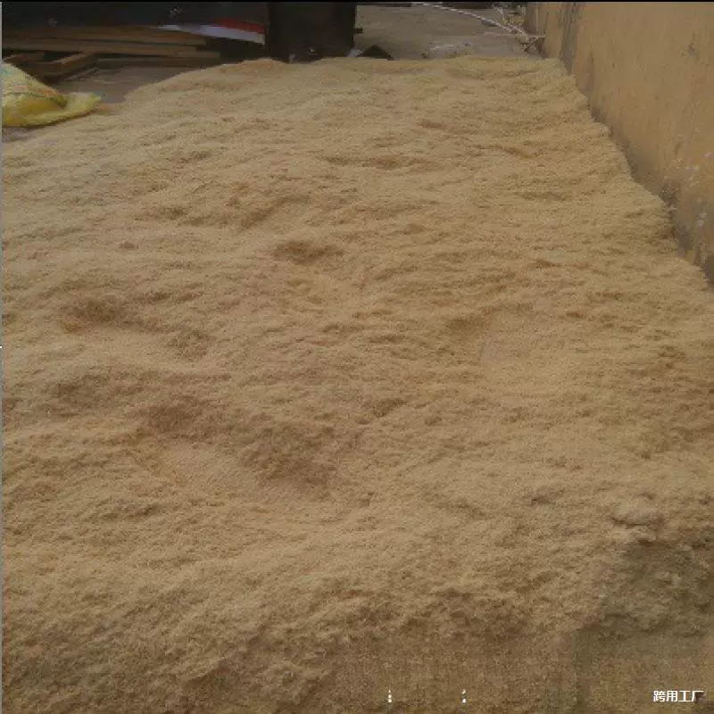 Большие объемы опилок, древесной стружки, опилок, сыпучих опилок, древесной стружки, опилок.