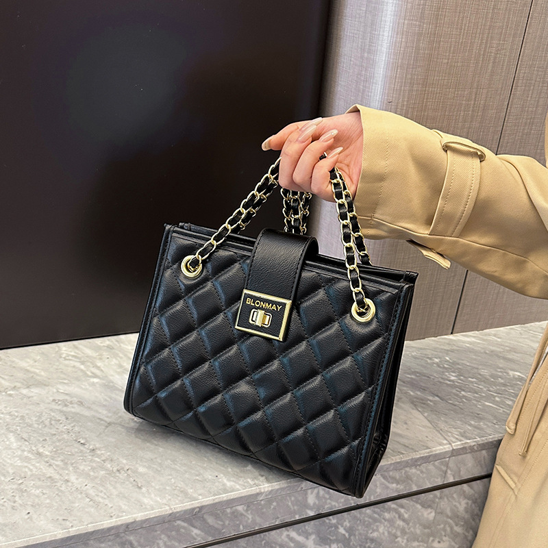 Temperament Lingge Shoulder 2023 Nuovo Pendolare Grande Capacità Borsa a Tracolla Catena Borsa a Mano per Donna_voghion.com