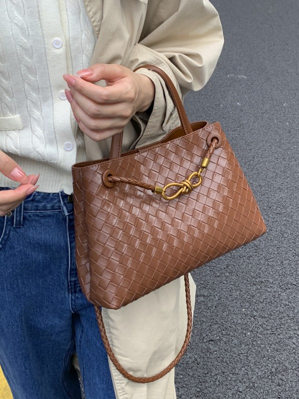 Bolso para mujeres 2025 nuevo cross-border bolso de mano de alta calidad lujoso tejido ligero viaje mochila de hombro