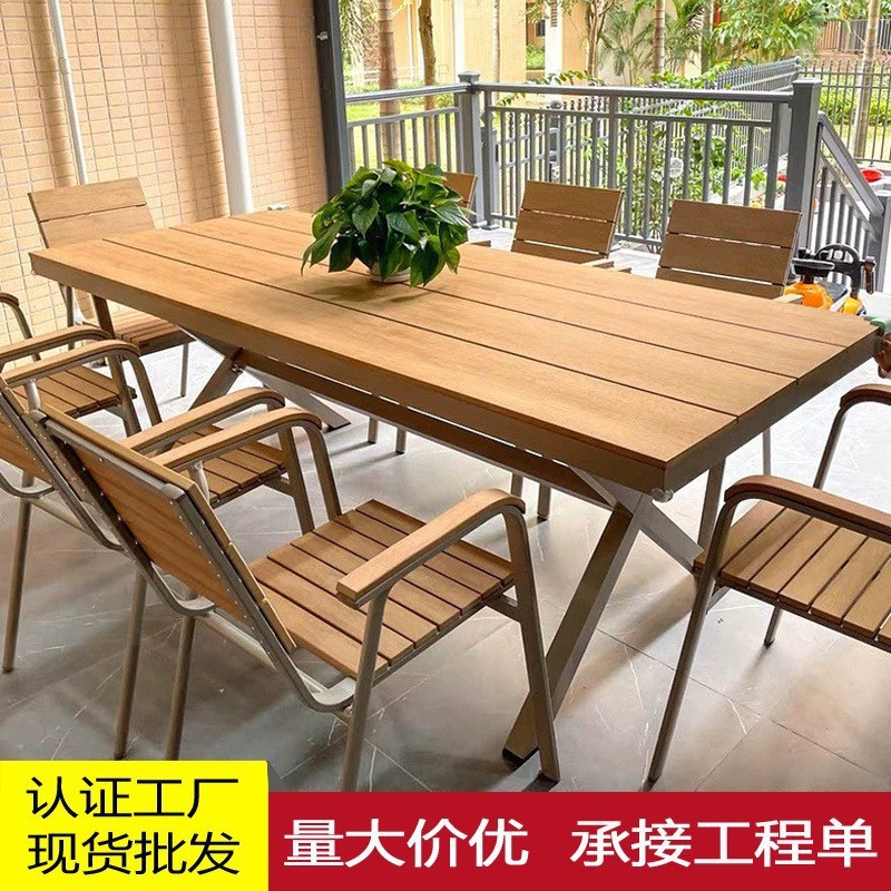 Mesa y silla de madera de plástico al aire libre para ocio anti-corrosión al aire libre balcón de villa de madera a prueba de agua y protección solar patio combinación de mesa y silla