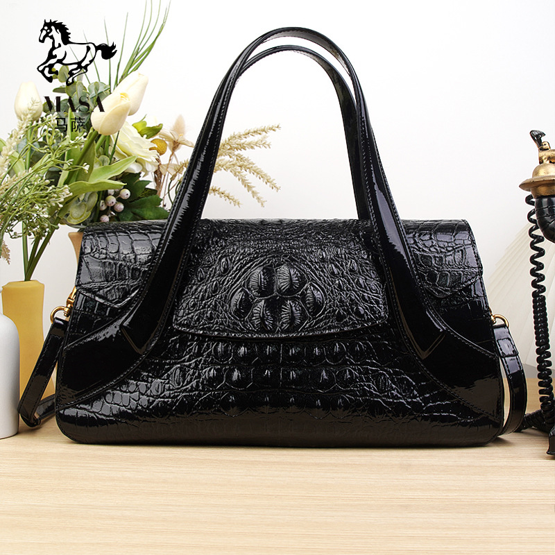 유럽과 미국의 레트로 라이트 럭셔리 여성용 가방 2024 새로운 겨드랑이 가방 모든 경기 캐주얼 통근 휴대용 어깨 크로스 바디 여성용 가방