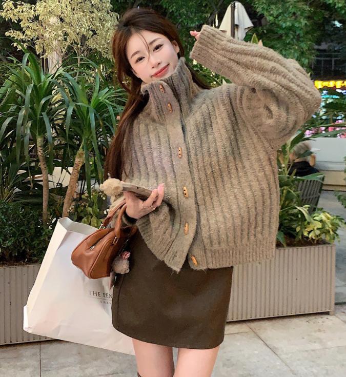 Japón y Corea del Sur relajados suéter de cuello alto de invierno femenino retro suelto camiseta de punto cálida pequeña moda de abrigo universal