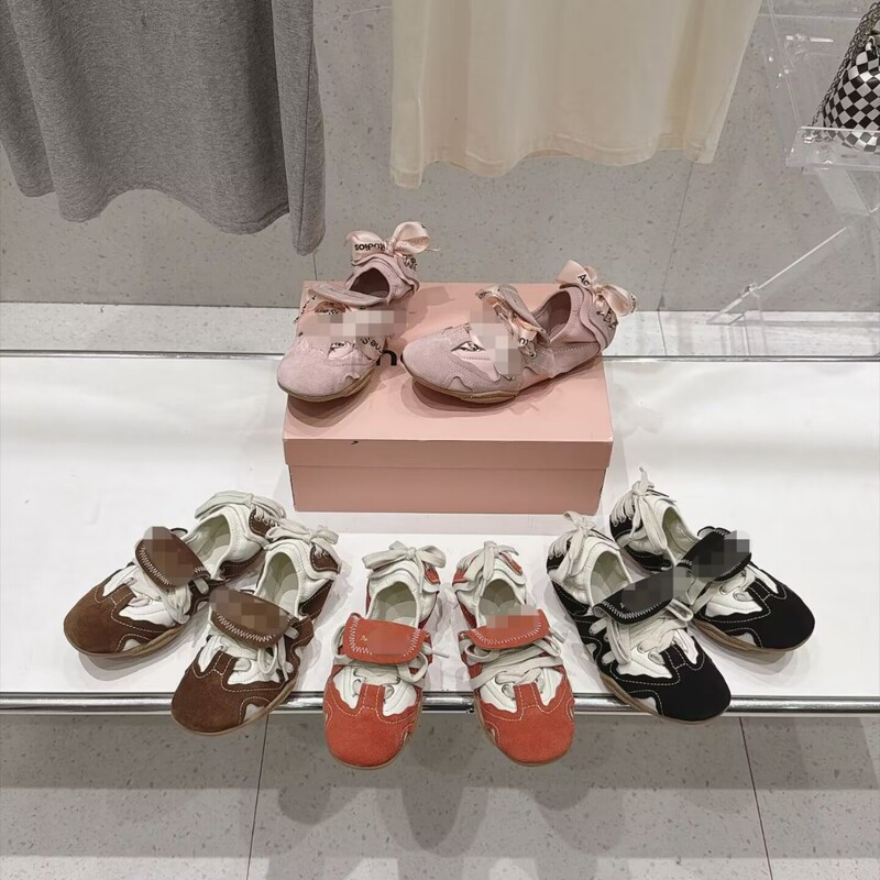 2026 new retro color-blocked German training ballet flats for women, featuring a flip-over design, a bow tie at the back, soft soles, and a versatile style 2026 new retro color-blocked German training ballet flats for women, featuring a flip-over design, a bow tie at the back, soft soles, and a versatile style