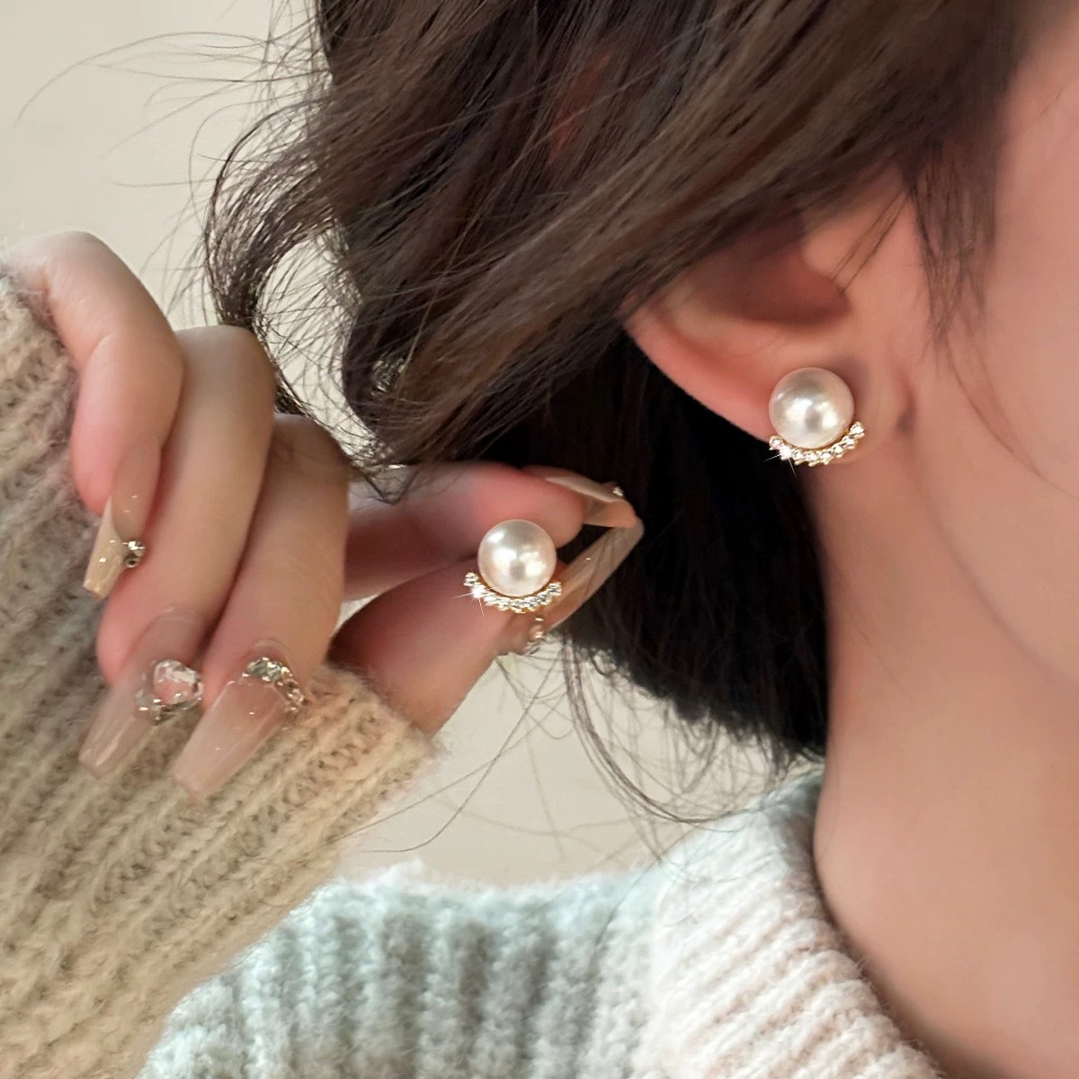 Smiling diamond pearl earrings