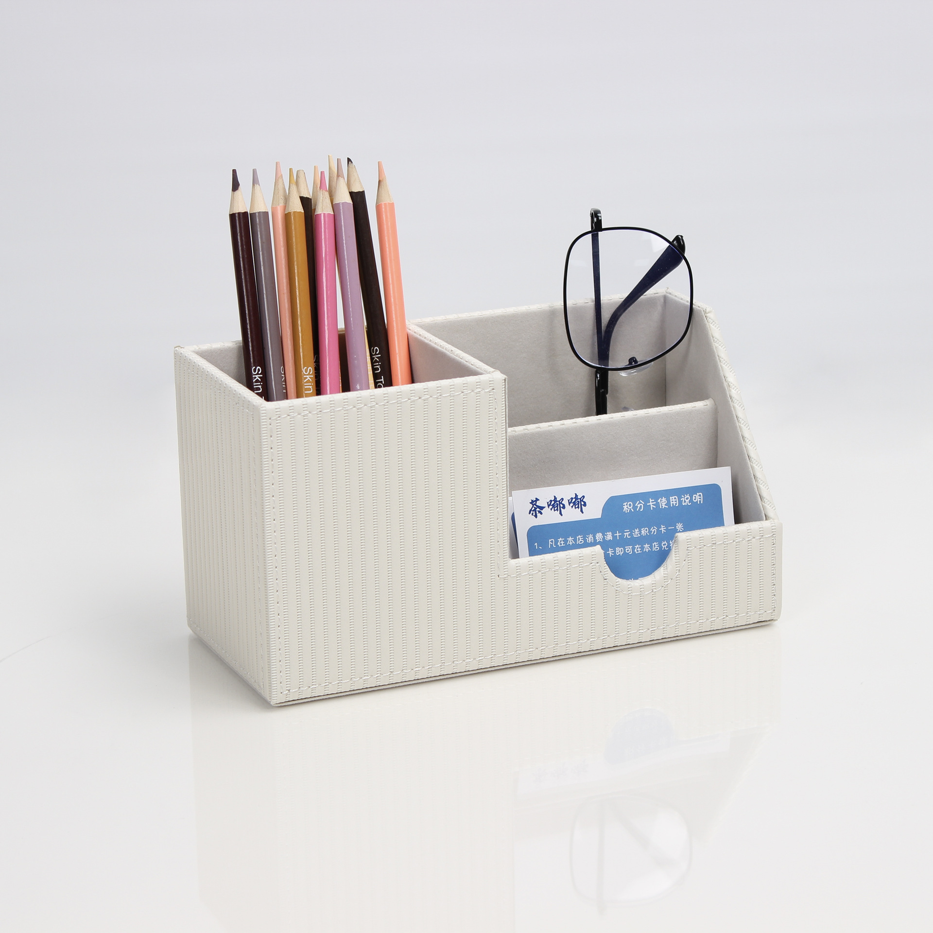 흰색 로마 기둥