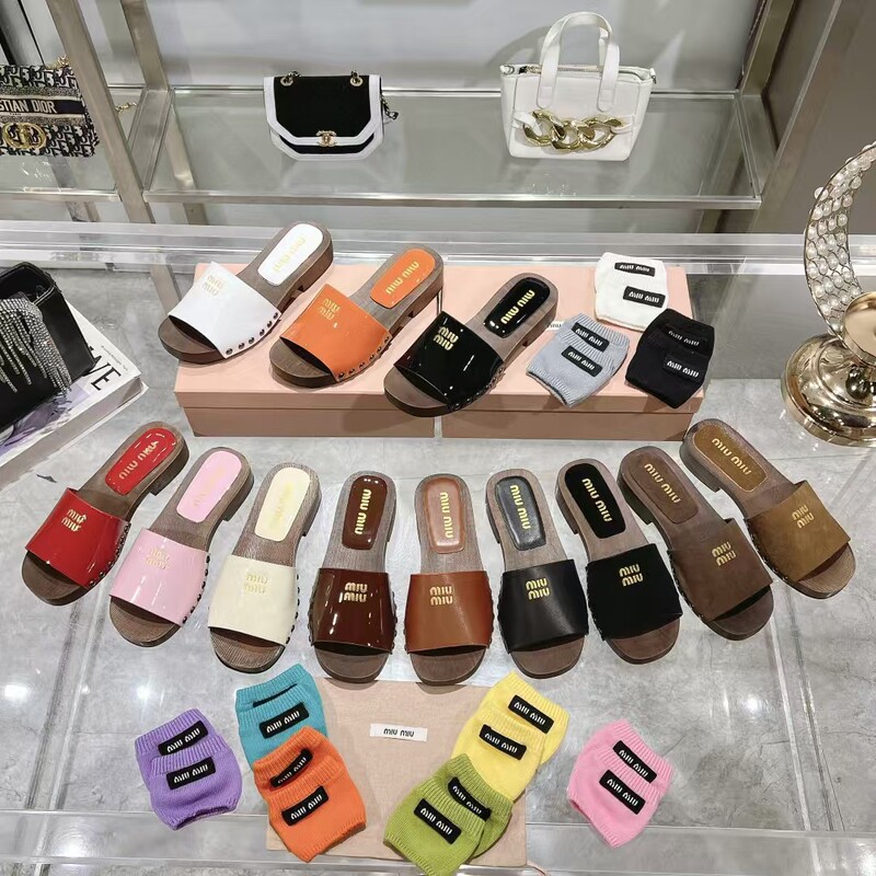 Women's Summer Slippers with Thick Soles and Chunky Heels, Genuine Leather French-Style Studded High-Heeled Slip-Ons Women's Summer Slippers with Thick Soles and Chunky Heels, Genuine Leather French-Style Studded High-Heeled Slip-Ons