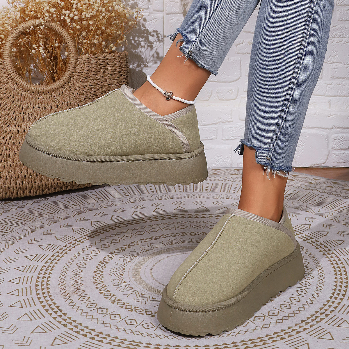 Stivali da neve per donna in inverno, nuove scarpe isolanti morbide e spesse con suole a pedale da un piede_voghion.com