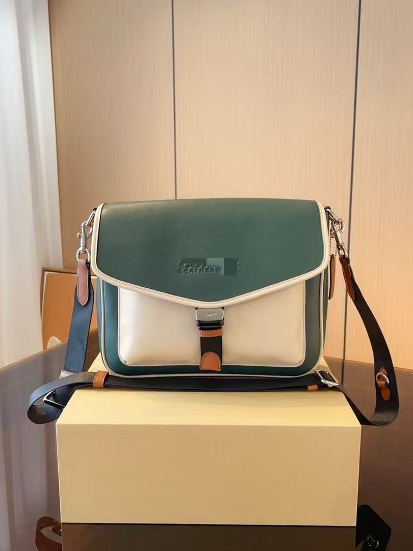 2025 nuevo bolso cuadrado pequeño de mensajero de un solo hombro portátil de color sólido de cartero retro popular de este año