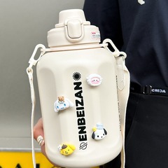 大容量保温カップ秋冬スポーツ水筒ダブルドリンクアウトドア斜めショルダーネットレッドレディース高颜値コップ子供