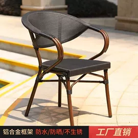 实木床;餐桌;餐椅