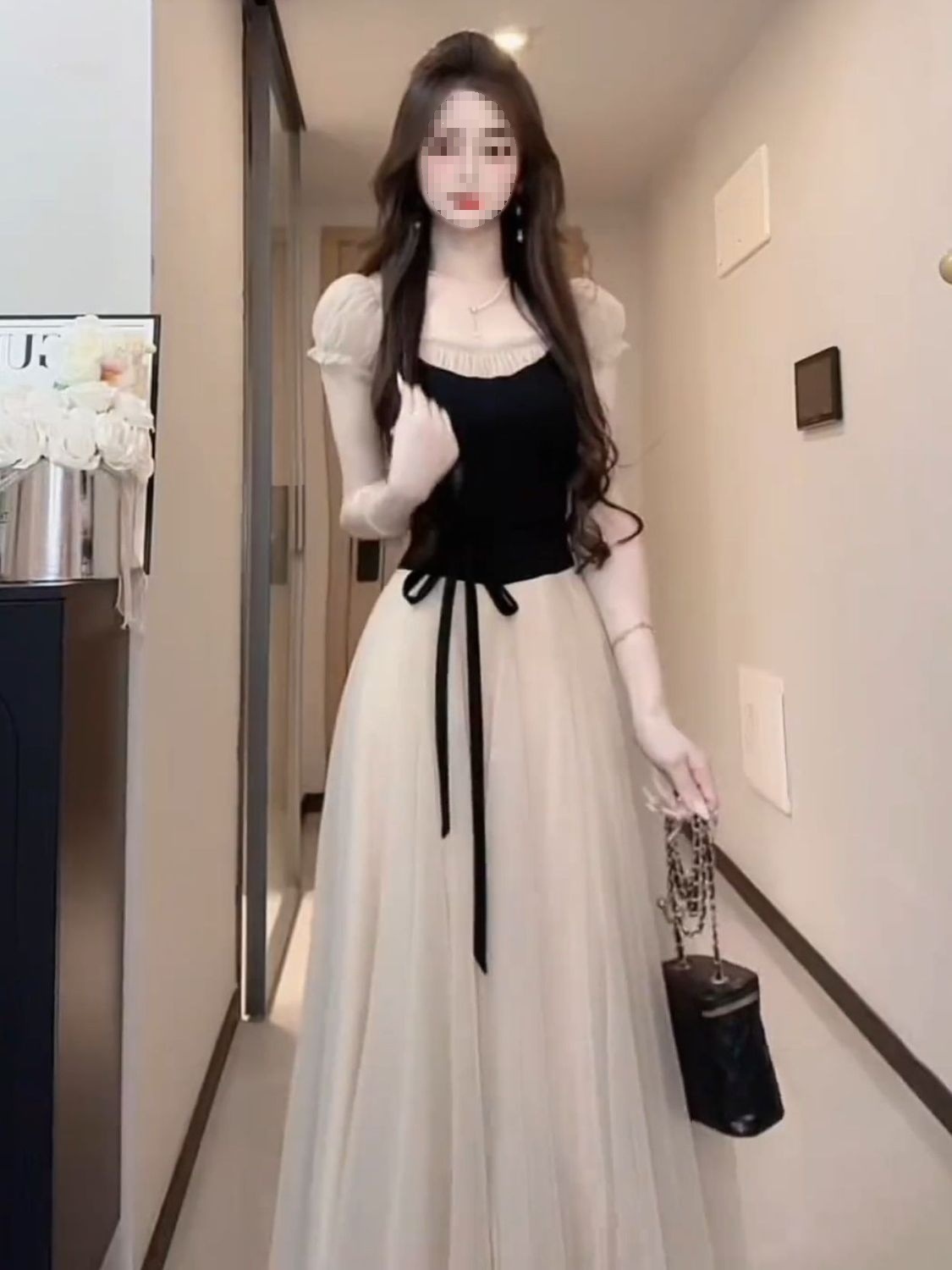 Đầm maxi nữ cổ vuông tay ngắn phong cách Pháp, thiết kế chắp vá thanh lịch, dáng suông nhẹ thắt eo — Đánh vần màu đen chi tiết 6