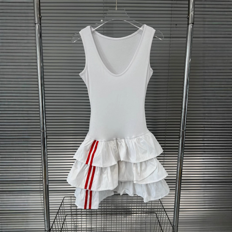 Linghua Ji 2025 Spring/Summer Unique Red and White Jersey Style Color-Block Cake Dress for Women, Slim-Fit Waist-Cinching Dress