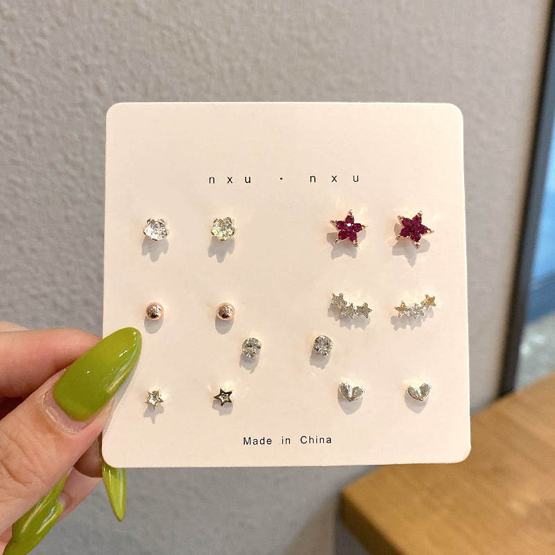 Pendientes de aro lisos para mujer, lujo ligero, pendientes de alta gama, pendientes populares, aretes de diseño exclusivo, aretes de otoño e invierno al por mayor