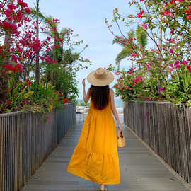松弛感橘色裙子多巴胺海岛穿搭棉质吊带连衣裙宽松慵懒风海边度假
