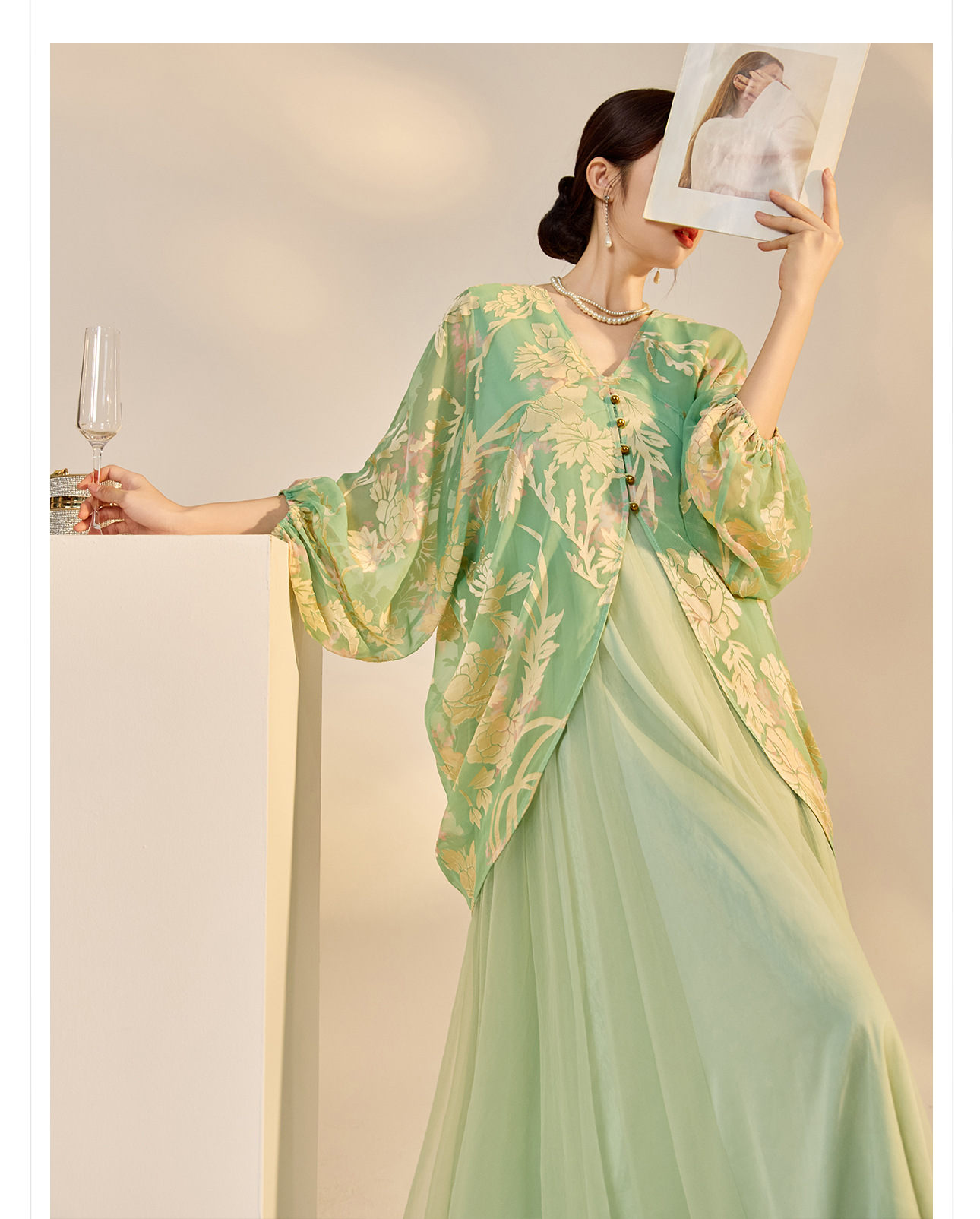 Đầm maxi nữ phong cách Trung Hoa cao cấp, tay dài, cổ cao, họa tiết in hoa cháy kết hợp ghép vải — bầu trời xanh, Màu trắng nhạt chi tiết 7